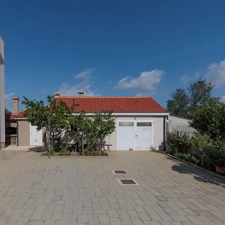 Apartamento Irena-3 By Interhome